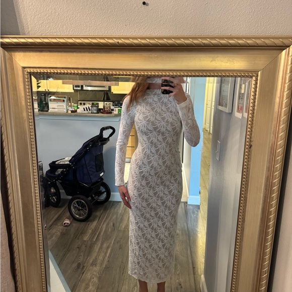 Elegant White Lace Dress - Picture 6 of 6